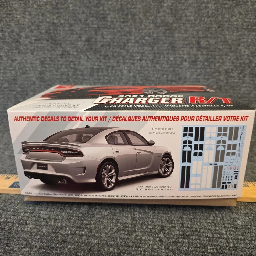 AMT 2021 Dodge Charger R/T 1/25 Plastic Model Car Kit New Red 144 Parts Skill 2